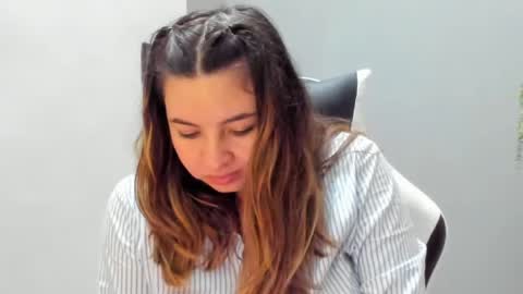 Lara online show from 06-17-26, 02:47