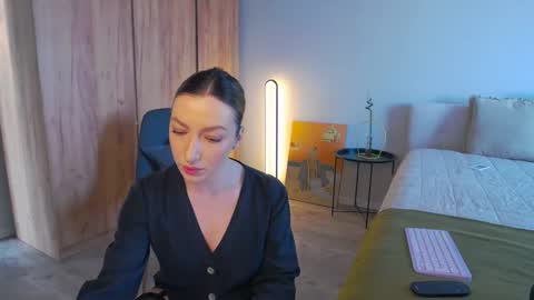 LaraKanes online show from 02-27-25, 10:48