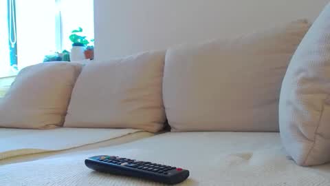 LaraKanes online show from 12-16-25, 10:53