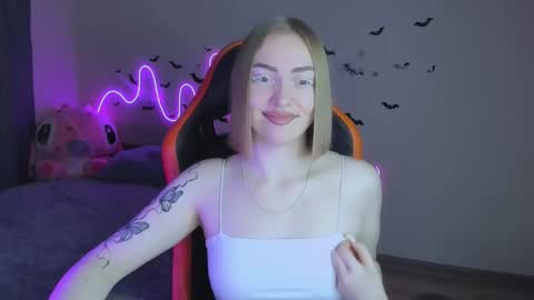 LaraKrein lk online show from 10-28-25, 06:54