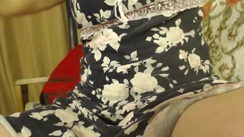 laralhotr online show from 03-01-25, 10:10