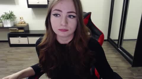 Snapshot of laralianna chatting on 09-22-25, 11:45 Laralianna online show from 09-22-25, 11:45