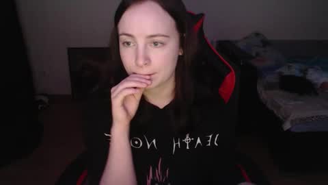 Laralianna online show from 12-15-25, 06:34