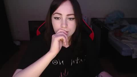 Laralianna online show from 12-17-25, 04:24