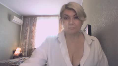 Snapshot of laramrs chatting on 05-17-26, 03:30 laramrs online show from 05-17-26, 03:30