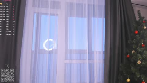 Snapshot of large_ocean chatting on 01-16-25, 12:53 Rose online show from 01-16-25, 12:53