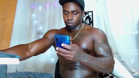 Snapshot of largo_eddy chatting on 12-21-24, 01:58 Largo eddy online show from 12-21-24, 01:58