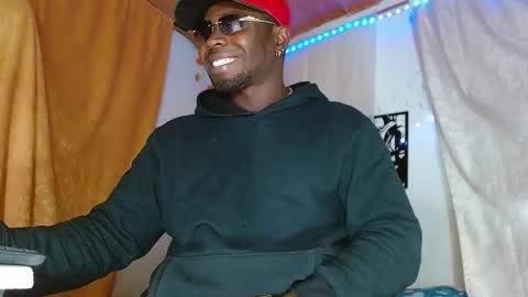 Snapshot of largo_eddy chatting on 11-19-25, 05:18 Largo eddy online show from 11-19-25, 05:18