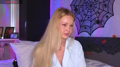 Snapshot of larine_morgan chatting on 10-21-25, 03:07 LarineGMT7 UTC6 online show from 10-21-25, 03:07