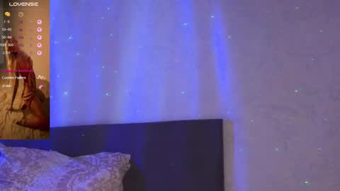 Snapshot of larine_morgan chatting on 11-21-25, 09:19 LarineGMT7 UTC6 online show from 11-21-25, 09:19