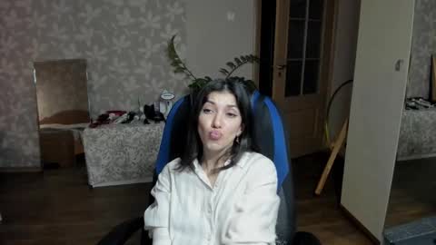 Larisa online show from 10-08-25, 06:05