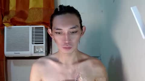 Snapshot of larochefoucauld chatting on 04-12-26, 02:11 Francois online show from 04-12-26, 02:11