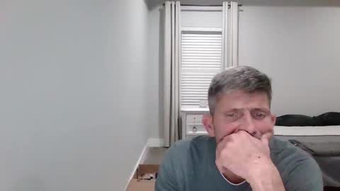 Snapshot of larry77733217 chatting on 12-17-25, 02:17 larry77733217 online show from 12-17-25, 02:17