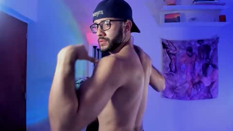 Snapshot of larry_stewart chatting on 12-21-25, 01:40 larry_stewart online show from 12-21-25, 01:40