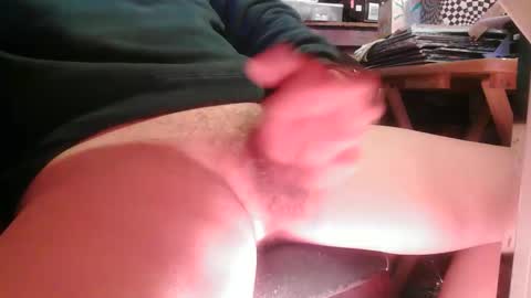 Snapshot of larrys60 chatting on 12-19-25, 05:31 larrys60 online show from 12-19-25, 05:31