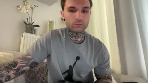 Snapshot of larsskeet chatting on 11-29-25, 01:36 larsskeet online show from 11-29-25, 01:36