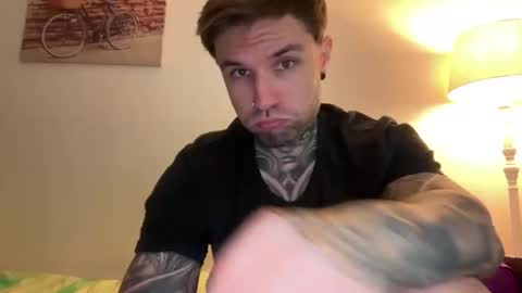 Snapshot of larsskeet chatting on 12-02-25, 02:01 larsskeet online show from 12-02-25, 02:01