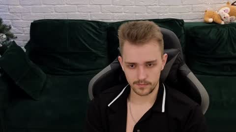 Snapshot of larstar01 chatting on 12-04-24, 01:25 Lars online show from 12-04-24, 01:25