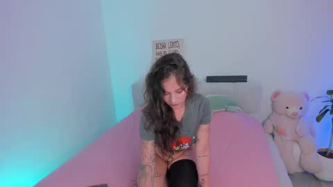 Snapshot of lary_holly chatting on 06-09-26, 02:12 Lary online show from 06-09-26, 02:12