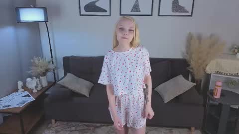 Emilia for my friends Amy online show from 10-27-25, 01:20