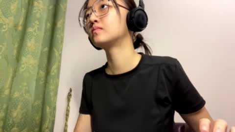 Snapshot of lasonyaarango chatting on 12-14-25, 02:22 Aiko online show from 12-14-25, 02:22