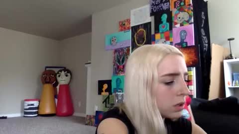 Roxy blue online show from 02-22-26, 10:41