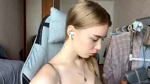 Linet online show from 07-16-26, 06:19