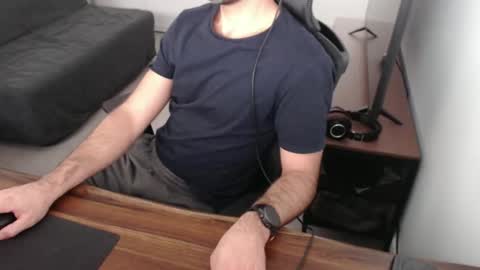 latexdave84 online show from 10-27-25, 06:17