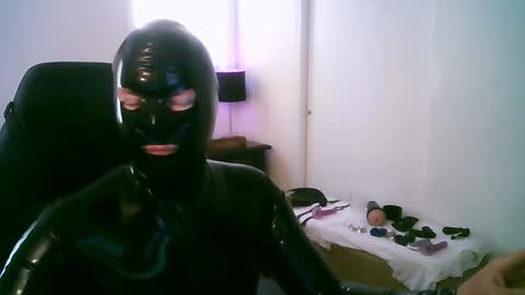 latexminheadroom online show from 12-21-25, 08:27