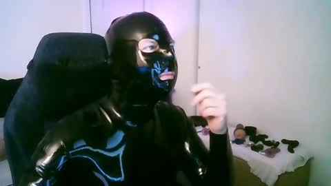 latexminheadroom online show from 04-19-26, 01:05