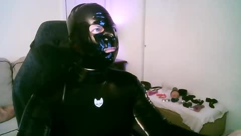 Snapshot of latexminheadroom chatting on 05-09-26, 01:44 latexminheadroom online show from 05-09-26, 01:44