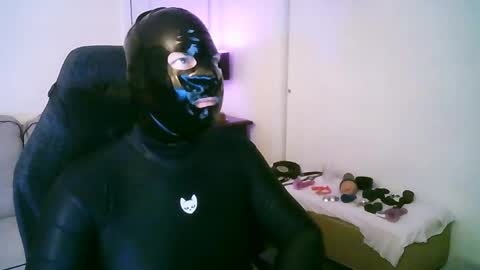 Snapshot of latexminheadroom chatting on 05-17-26, 01:25 latexminheadroom online show from 05-17-26, 01:25