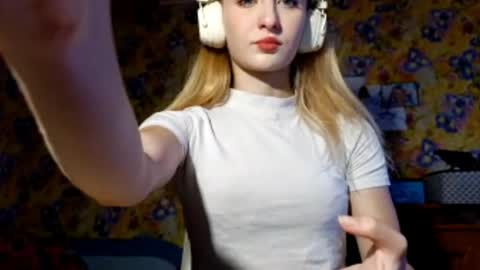 Amelia online show from 10-10-25, 12:15