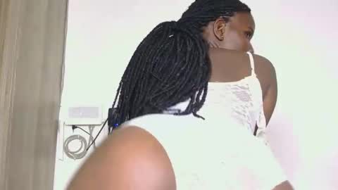 latiffaah_xx online show from 02-08-26, 11:57