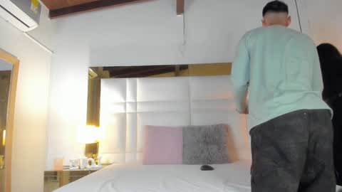 Snapshot of latin_couple20y chatting on 02-06-25, 10:48 Johana y Santiago online show from 02-06-25, 10:48