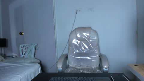 Snapshot of latin_couple20y chatting on 02-17-25, 01:04 Johana y Santiago online show from 02-17-25, 01:04