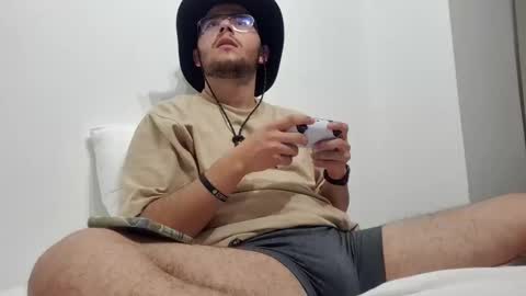 Snapshot of latin_edge chatting on 03-12-25, 02:52 Latin edge online show from 03-12-25, 02:52