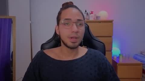 Snapshot of latin_luxury_i chatting on 11-19-25, 06:35 Free OF online show from 11-19-25, 06:35