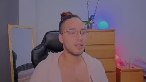 Snapshot of latin_luxury_i chatting on 11-27-25, 06:15 Free OF online show from 11-27-25, 06:15