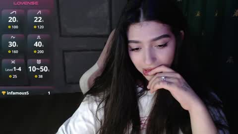 Snapshot of latina_mia chatting on 06-04-26, 09:10 miiiiiiaaaa online show from 06-04-26, 09:10