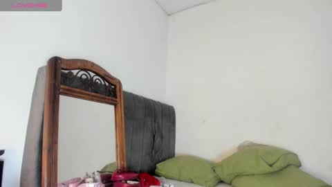 angelina  online show from 09-17-25, 01:35