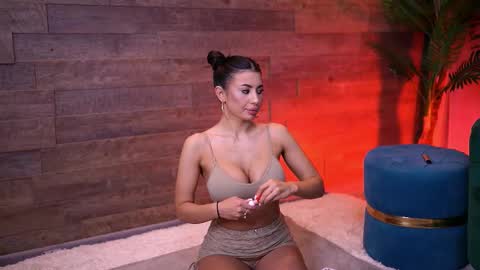 Latina online show from 12-21-25, 06:37