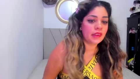 Snapshot of latinamav22 chatting on 04-21-26, 04:08 latinamav22 online show from 04-21-26, 04:08