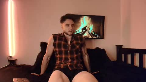 Snapshot of latinboyvip_ chatting on 04-24-26, 03:03 LatinBoyVIP Colombian online show from 04-24-26, 03:03