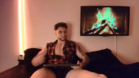 Snapshot of latinboyvip_ chatting on 04-28-26, 02:27 LatinBoyVIP Colombian online show from 04-28-26, 02:27