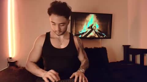 Snapshot of latinboyvip_ chatting on 04-29-26, 01:43 LatinBoyVIP Colombian online show from 04-29-26, 01:43
