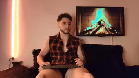 Snapshot of latinboyvip_ chatting on 05-05-26, 02:47 LatinBoyVIP Colombian online show from 05-05-26, 02:47
