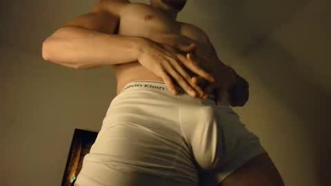 Snapshot of latinboyvip_ chatting on 05-08-26, 01:38 LatinBoyVIP Colombian online show from 05-08-26, 01:38