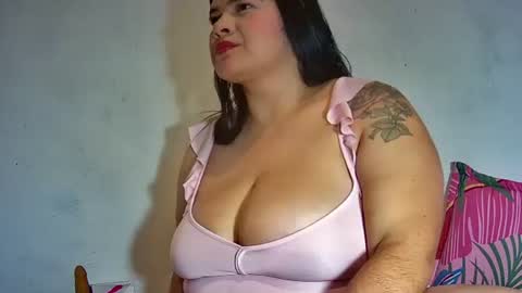Snapshot of latincurvy1992 chatting on 02-17-25, 04:09 latincurvy1992 online show from 02-17-25, 04:09