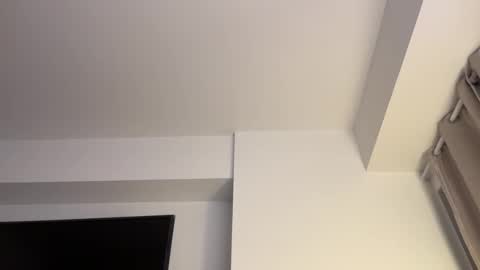 Hi -  online show from 02-12-26, 05:02